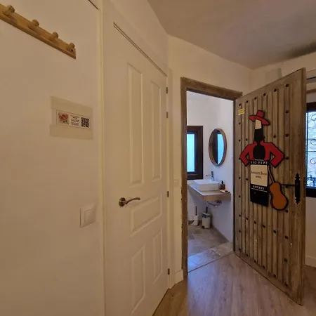 Habitacion Amplia Y Tranquila Con Bano Privado En Piso Compartido Malaga Exterior photo